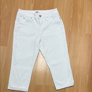 Royalty For Me white cropped pants. Size 8.